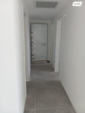 דירה, לוטם 27, הפרחים, חריש