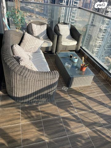 דירת גן, אריק איינשטיין, דרום חדש, פארק הים, בת ים