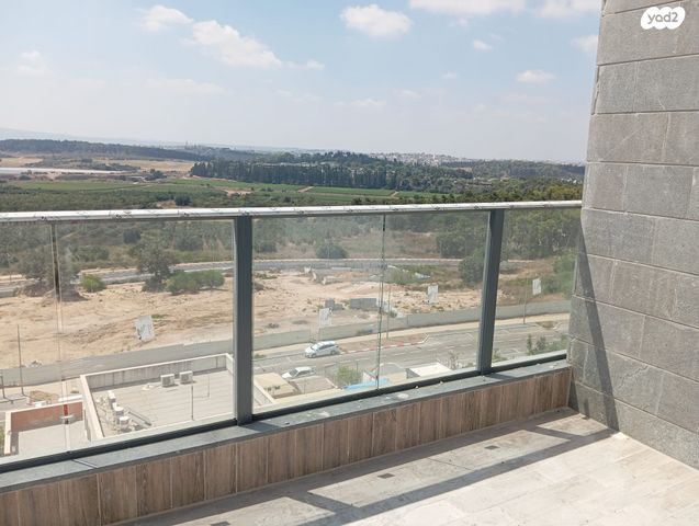 דירה, לוטם 27, הפרחים, חריש