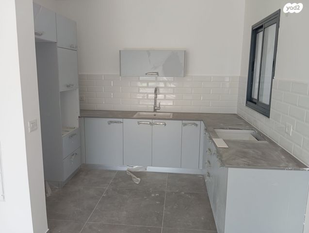 דירה, לוטם 27, הפרחים, חריש