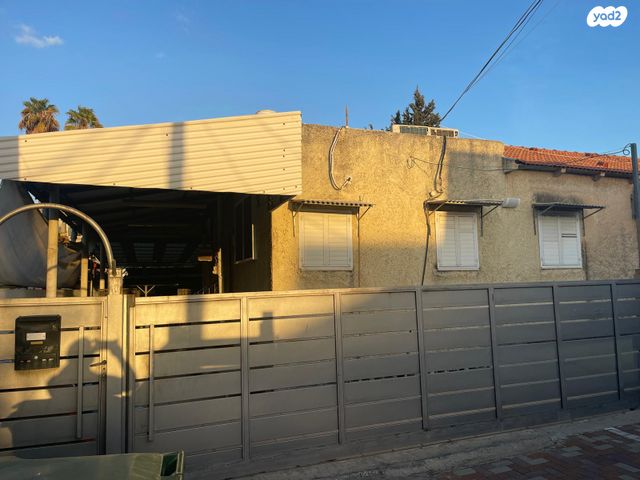 דו משפחתי, הרב צעירי, שעריה, פתח תקווה