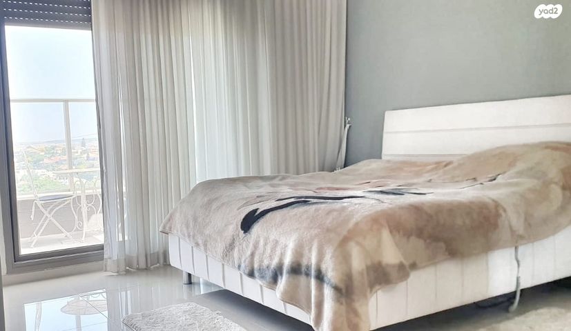 דו משפחתי, שערי תקווה