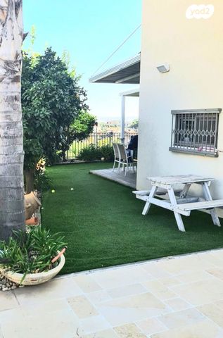 דו משפחתי, שערי תקווה