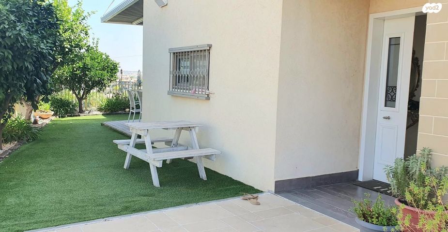 דו משפחתי, שערי תקווה