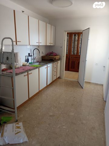 דירה, יגאל אלון, קרית מוצקין