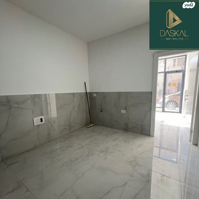 חנויות/ שטח מסחרי