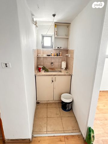 חנויות/ שטח מסחרי, שדרות יגאל אלון 1, אזור תעשיה צפוני, בית שמש