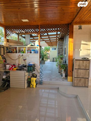 דו משפחתי, אופקים