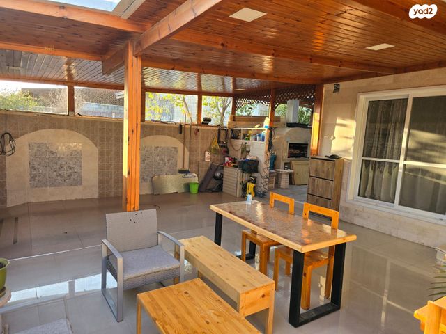 דו משפחתי, אופקים