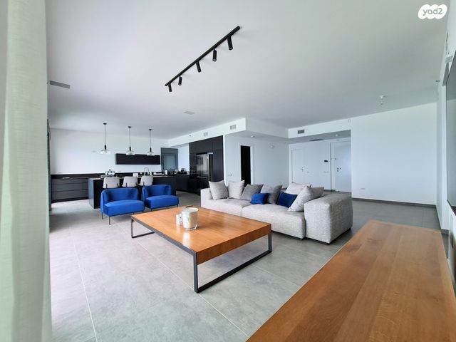 גג/ פנטהאוז, נוף הטיילת, נתניה