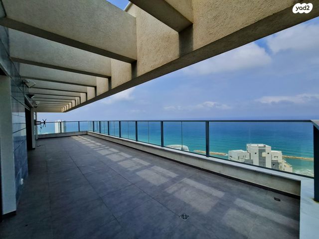 גג/ פנטהאוז, נוף הטיילת, נתניה