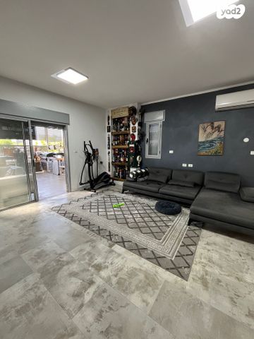 דו משפחתי, נצרים, נתיבות מערב, נתיבות