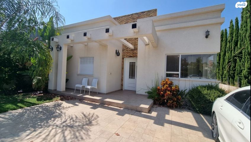 דו משפחתי, להבות חביבה