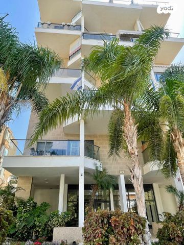 דירת גן, שמחה וילקומיץ' 20, ב' / צפון מערב העיר, רחובות