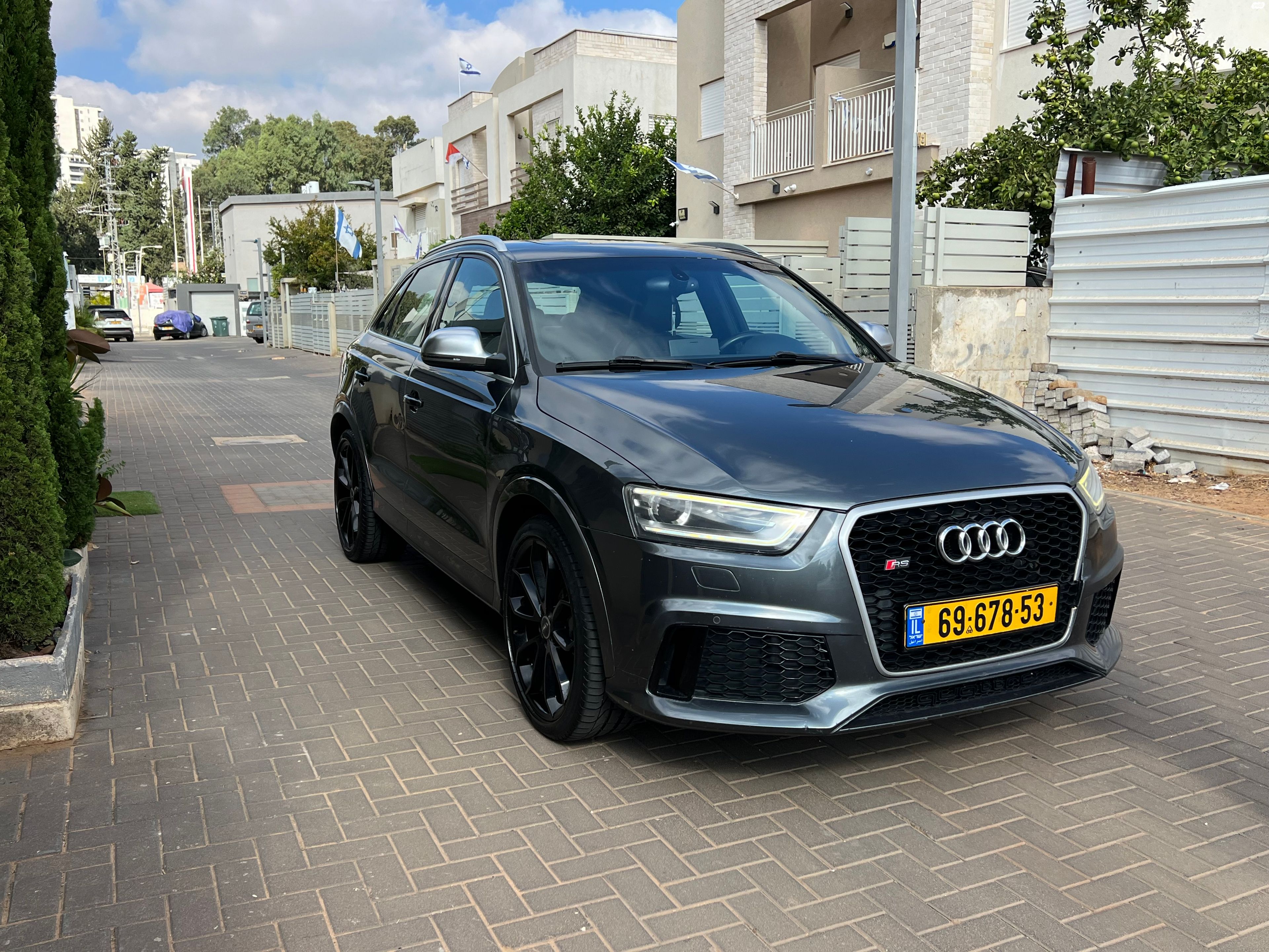 מודעת רכב אאודי RS Q3