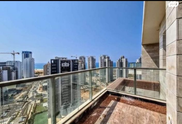 גג/ פנטהאוז, אריק לביא 18, עיר ימים, נתניה