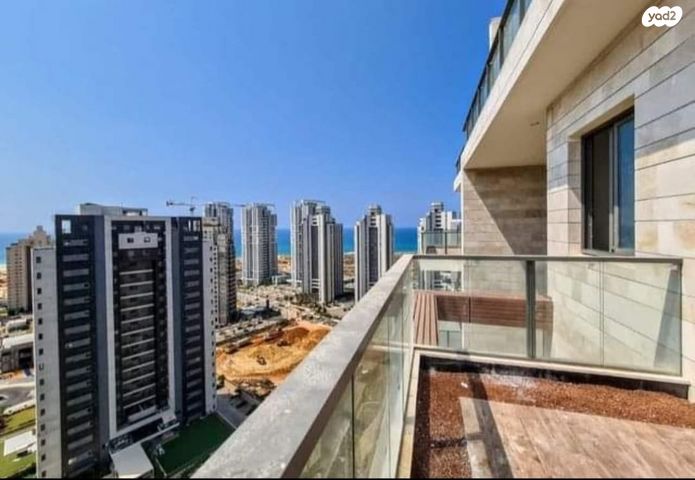 גג/ פנטהאוז, אריק לביא 18, עיר ימים, נתניה