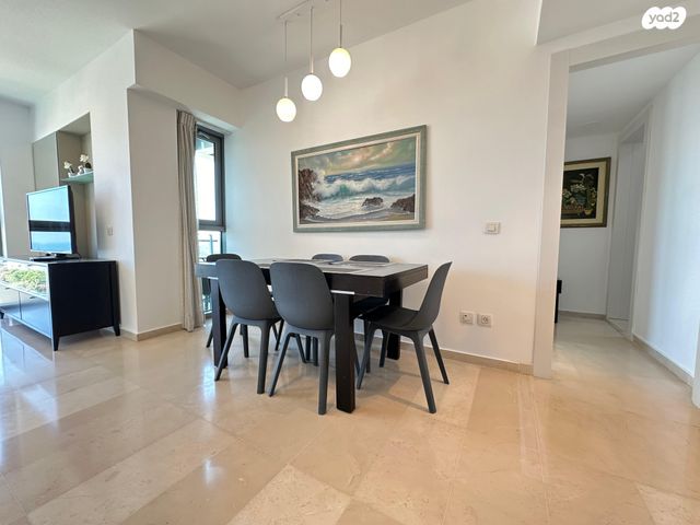 דירה, הרצליה