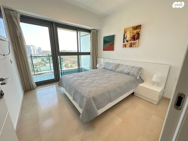 דירה, הרצליה