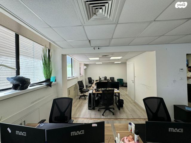 משרדים, בורסה, רמת גן