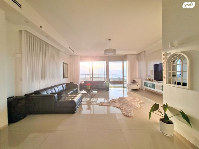 גג/ פנטהאוז, שדרות האגמים 7, אגמים, נתניה