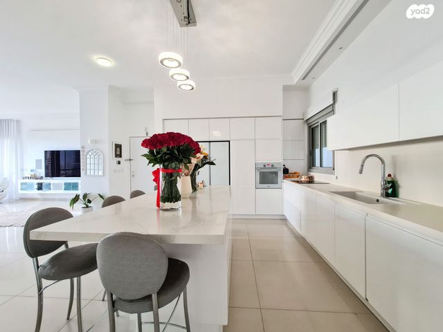 גג/ פנטהאוז, שדרות האגמים 7, אגמים, נתניה