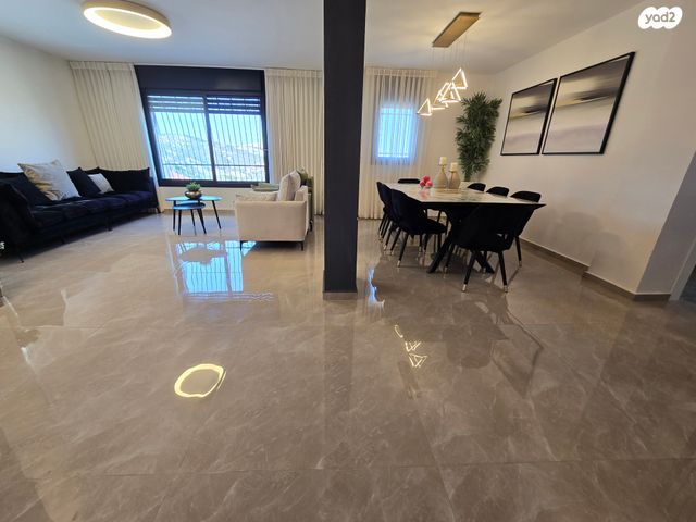 גג/ פנטהאוז, איבי הנחל, מגדים, מעלה אדומים