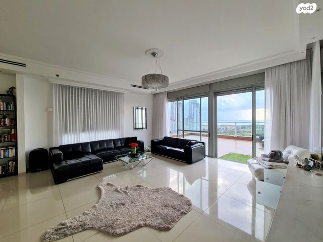 גג/ פנטהאוז, שדרות האגמים 7, אגמים, נתניה