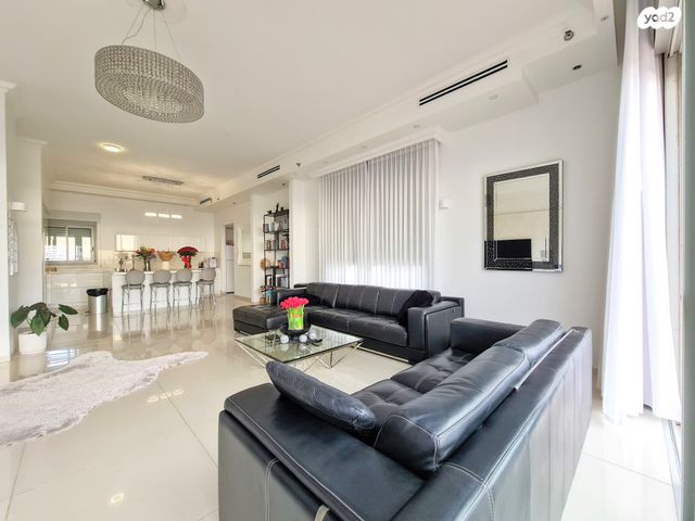 גג/ פנטהאוז, שדרות האגמים 7, אגמים, נתניה