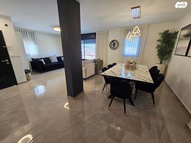 גג/ פנטהאוז, איבי הנחל, מגדים, מעלה אדומים