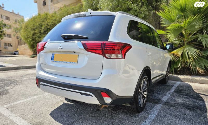 מיצובישי אאוטלנדר