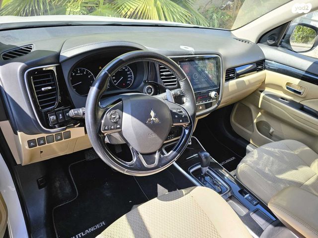 מיצובישי אאוטלנדר