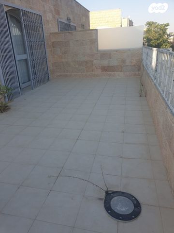 דופלקס, גדעון האוזנר, הולילנד, ירושלים