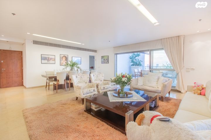 גג/ פנטהאוז, שטח 9, גבעתיים