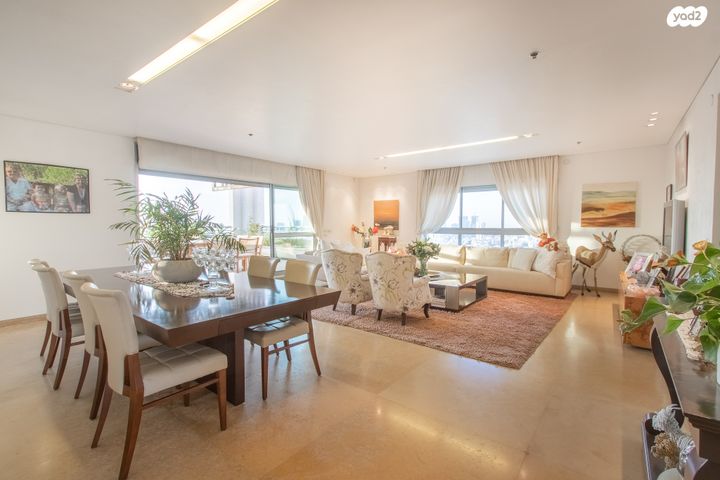 גג/ פנטהאוז, שטח 9, גבעתיים