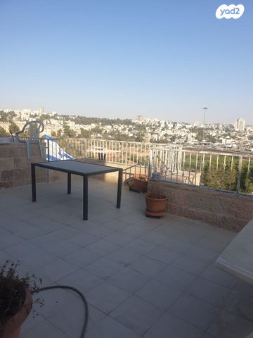 דופלקס, גדעון האוזנר, הולילנד, ירושלים