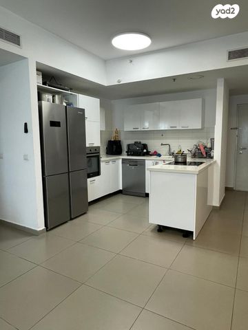 דירה, עוזי חיטמן 5, עיר ימים, נתניה