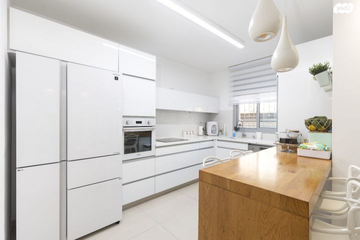 דירת גן, הרב ישעיהו דולגין, חומת שמואל, הר חומה, ירושלים