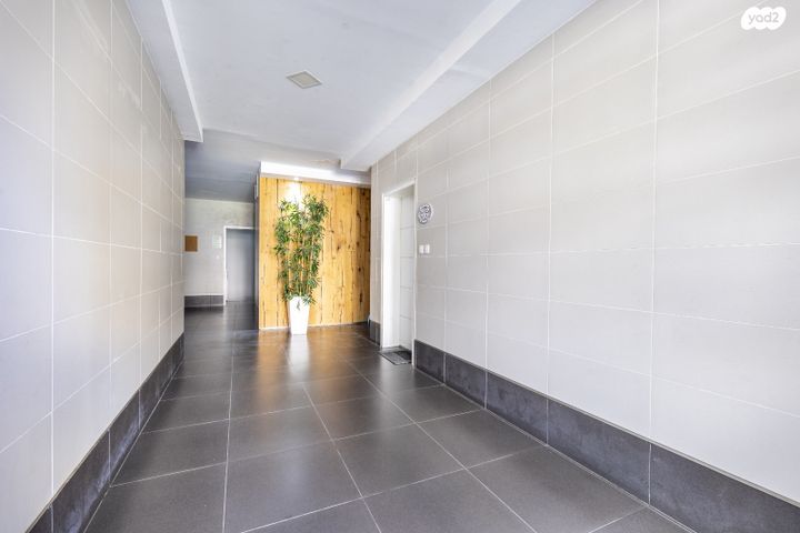 דירת גן, הרב ישעיהו דולגין, חומת שמואל, הר חומה, ירושלים