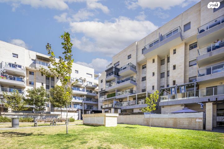 דירת גן, הרב ישעיהו דולגין, חומת שמואל, הר חומה, ירושלים