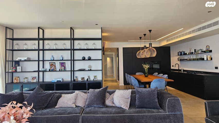 דירה, אהוד מנור, נתניה