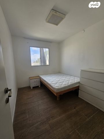 בניין מגורים, החלוץ 28, שוק תלפיות, חיפה