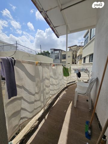 בניין מגורים, החלוץ 28, שוק תלפיות, חיפה