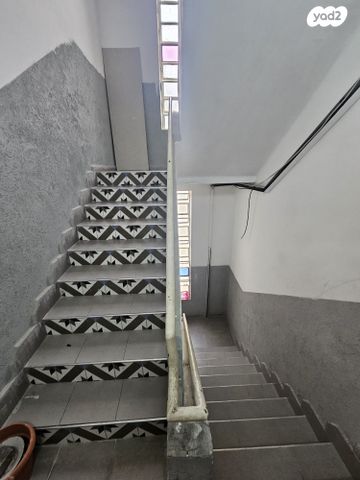 בניין מגורים, החלוץ 28, שוק תלפיות, חיפה