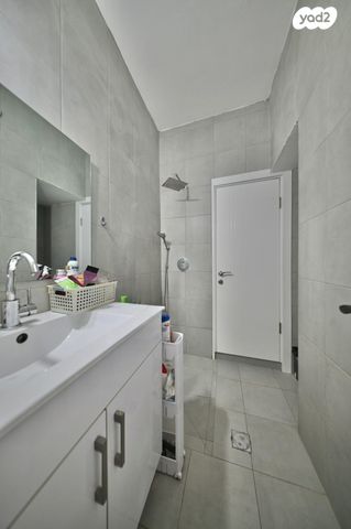 דירה, שלמה מולכו, רמב"ם, ראשון לציון