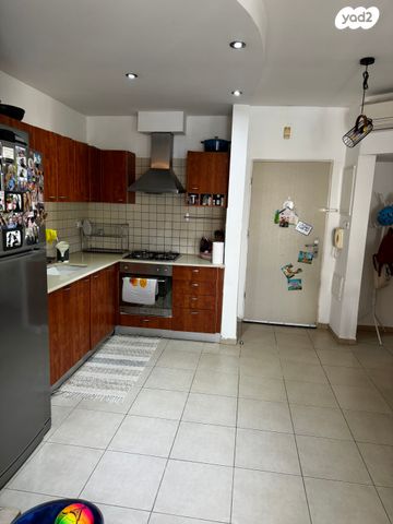 תרשיש 75