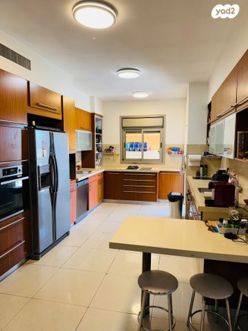 גג/ פנטהאוז, נחמיה תמרי, קרית אילון, חולון