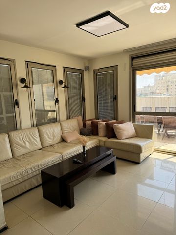 גג/ פנטהאוז, נחמיה תמרי, קרית אילון, חולון