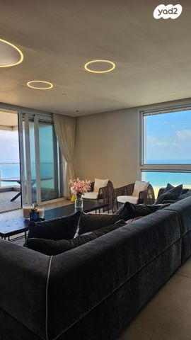 דירה, אהוד מנור, נתניה