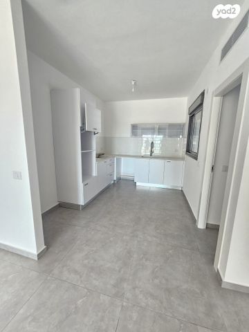 דירה, אלמוג, אכזיב, נהריה